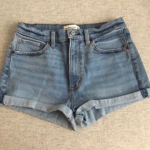 A&F HIGH RISE MOM JEAN SHORT